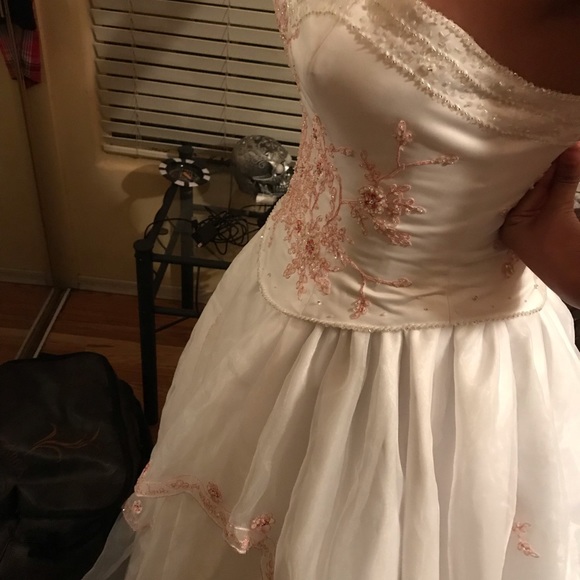 Quincenera dress never been used - Picture 4 of 6
